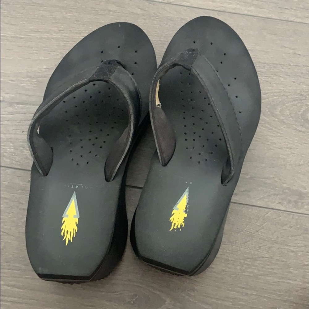 Volatile sandal. Size 5. Black.
